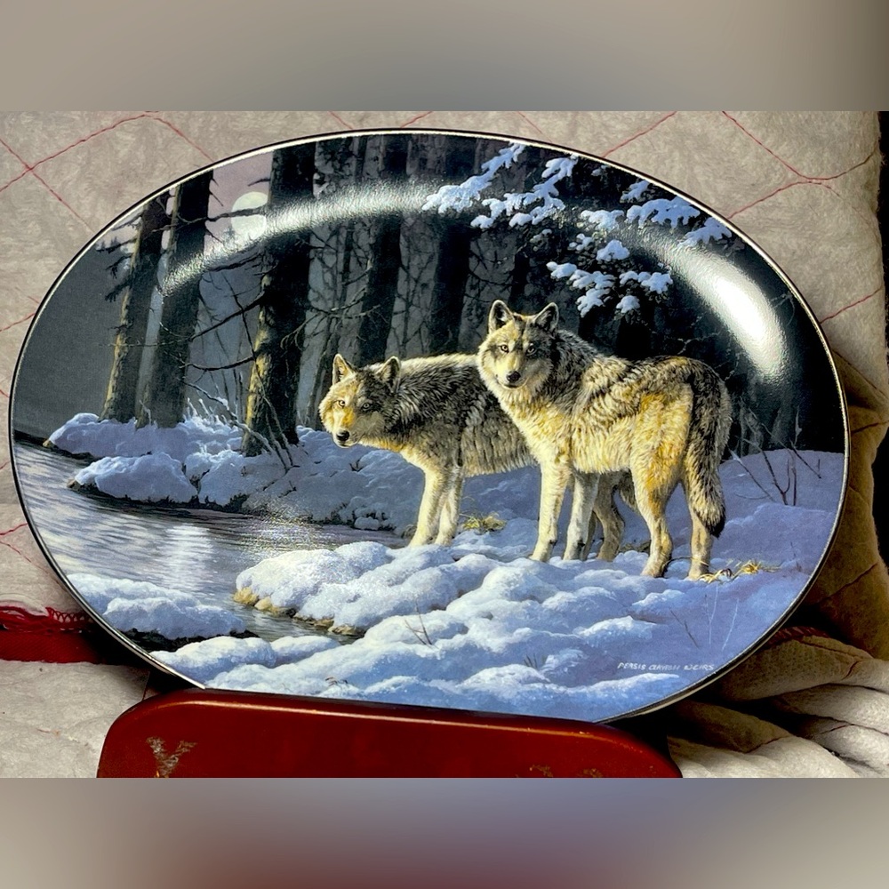 WOLF PLATE THE BRADFORD EXCHANGE. WINTER SHADOWS "SHADES OF GRAY”  MINT COND.